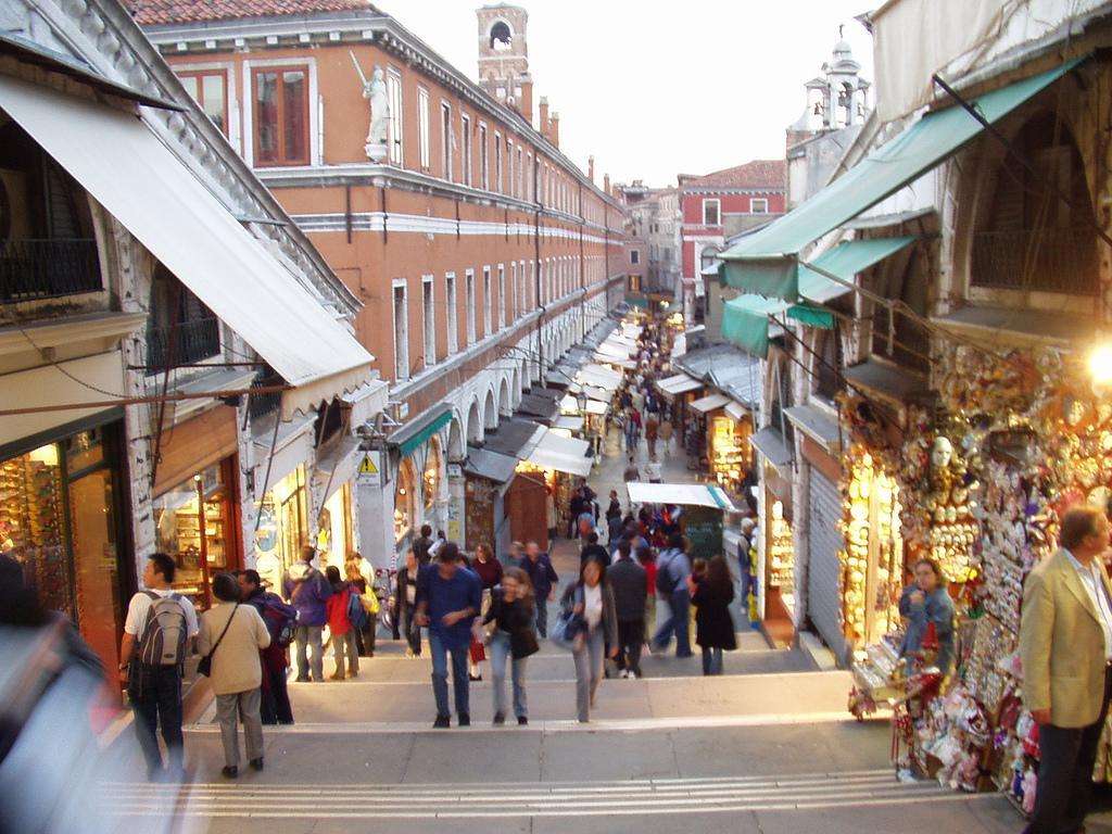 Ca' Laura - Centro - 10 Min From Venice Apartment